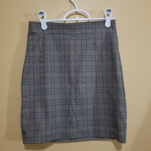 Dynamite Plaid Skirt - Picture 3 of 4